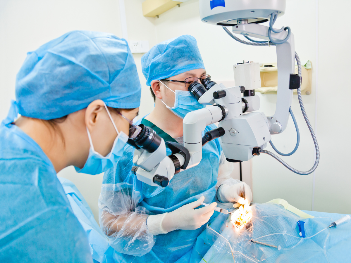 Ophthalmologist performing cataract surgery in an ASC.